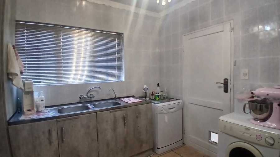 2 Bedroom Property for Sale in Langenhovenpark Free State